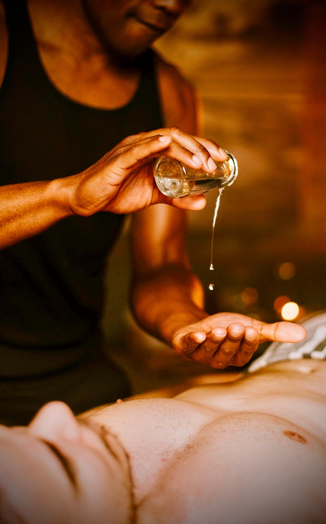 Arouse Aromatherapy blend balances red roses and black pepper with lavender to relax and stimulate the senses